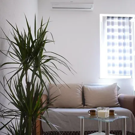 Guest house Nikola Okrug Gornji